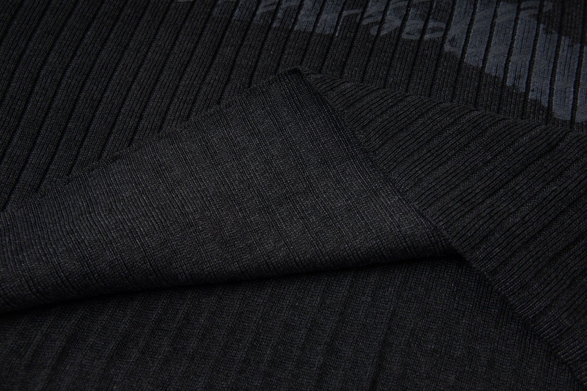 Omirad Graphic Ribbed Knit Top